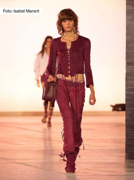 conjunto vinotinto de moda este 2025